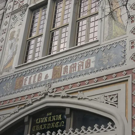 Готель Chique Aliados 2*